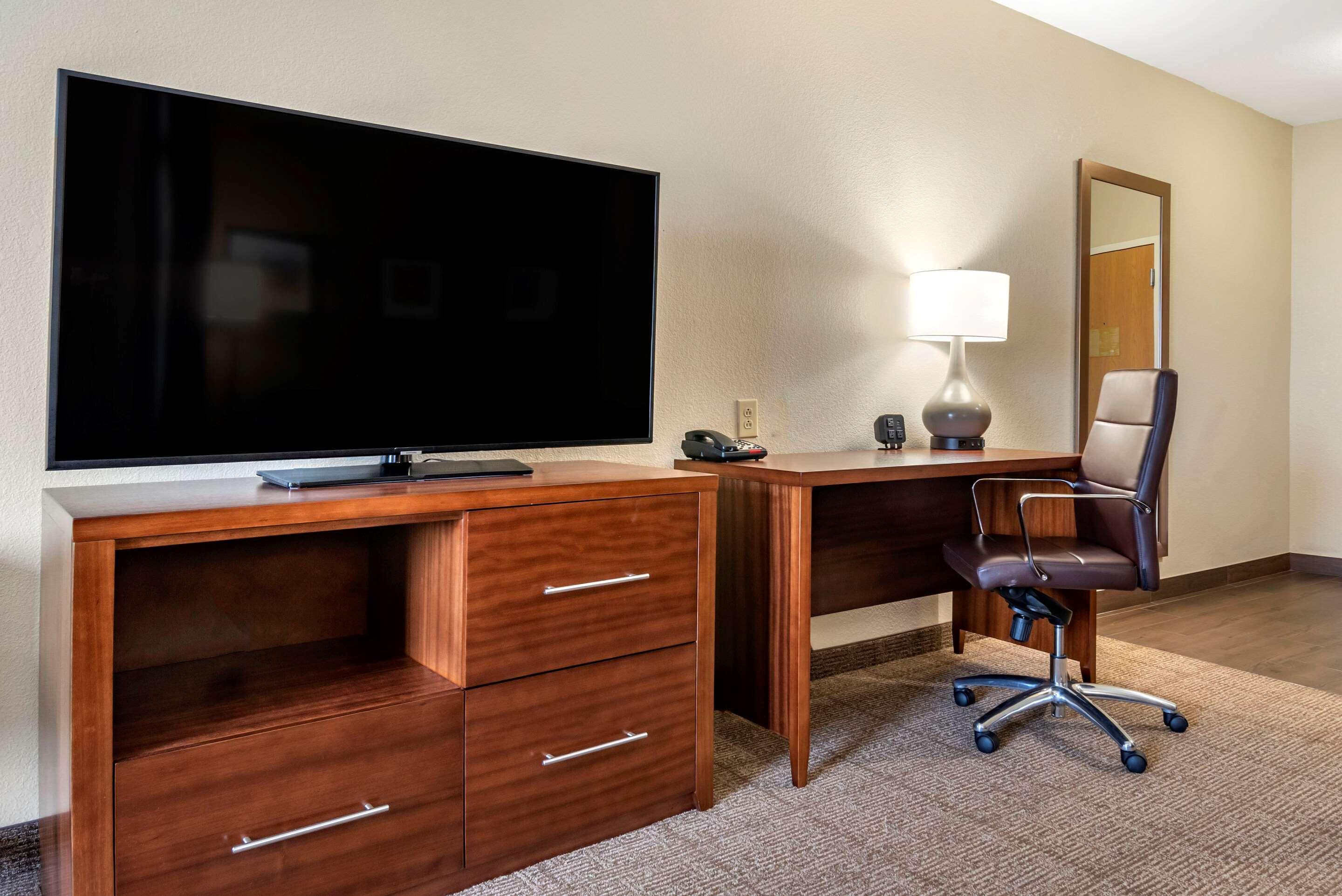 Comfort Suites Airport Luckney Extérieur photo
