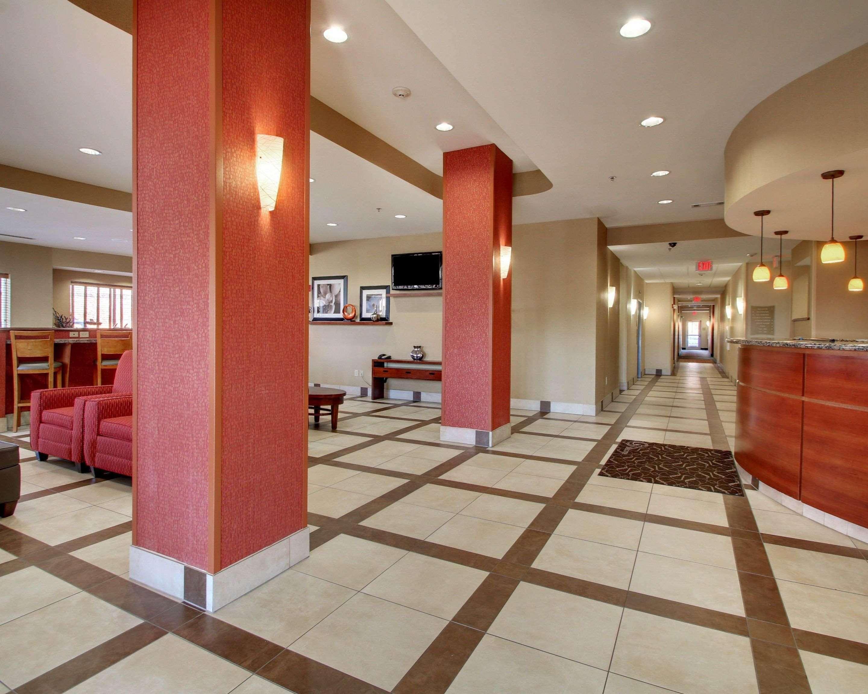 Comfort Suites Airport Luckney Extérieur photo