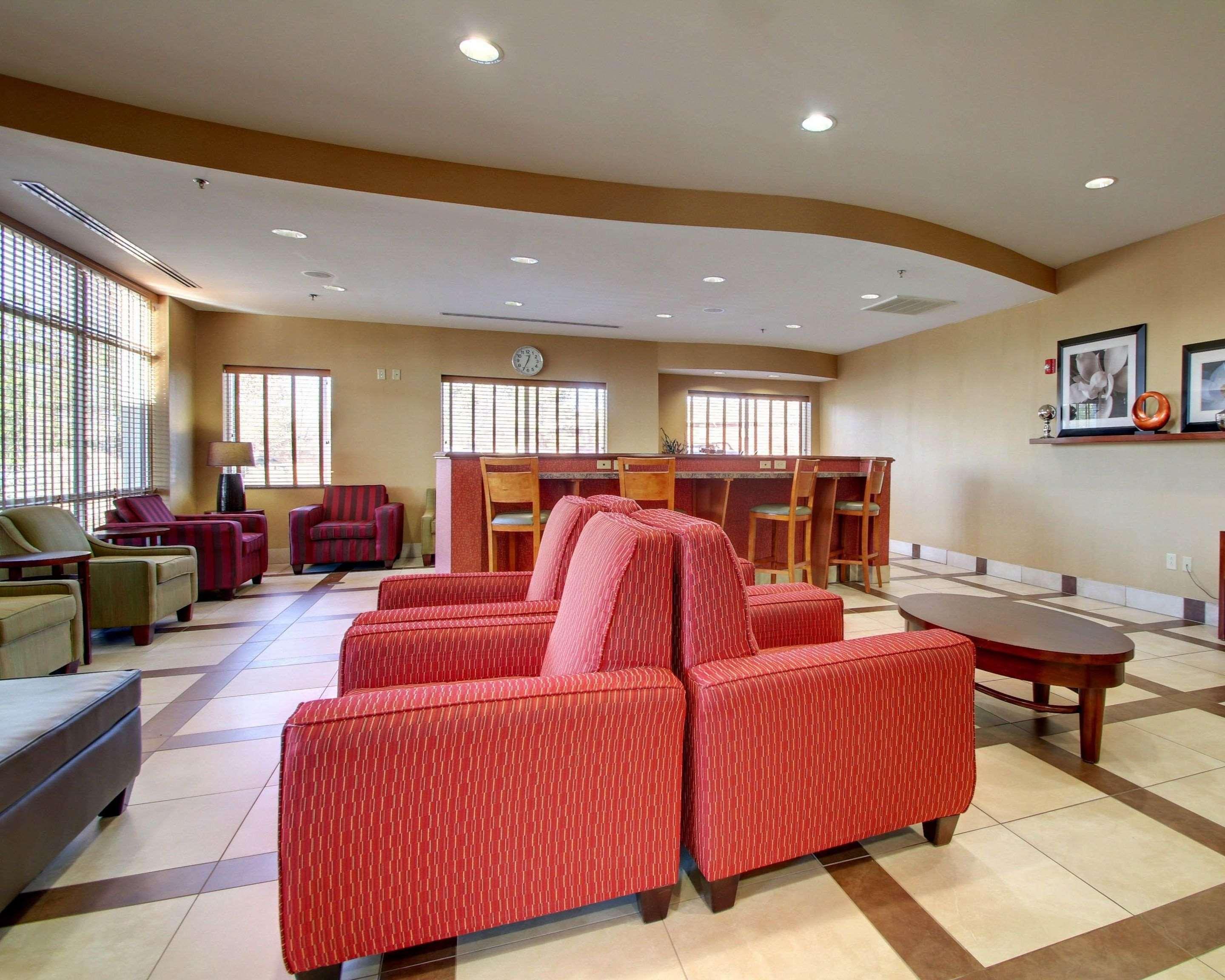 Comfort Suites Airport Luckney Extérieur photo