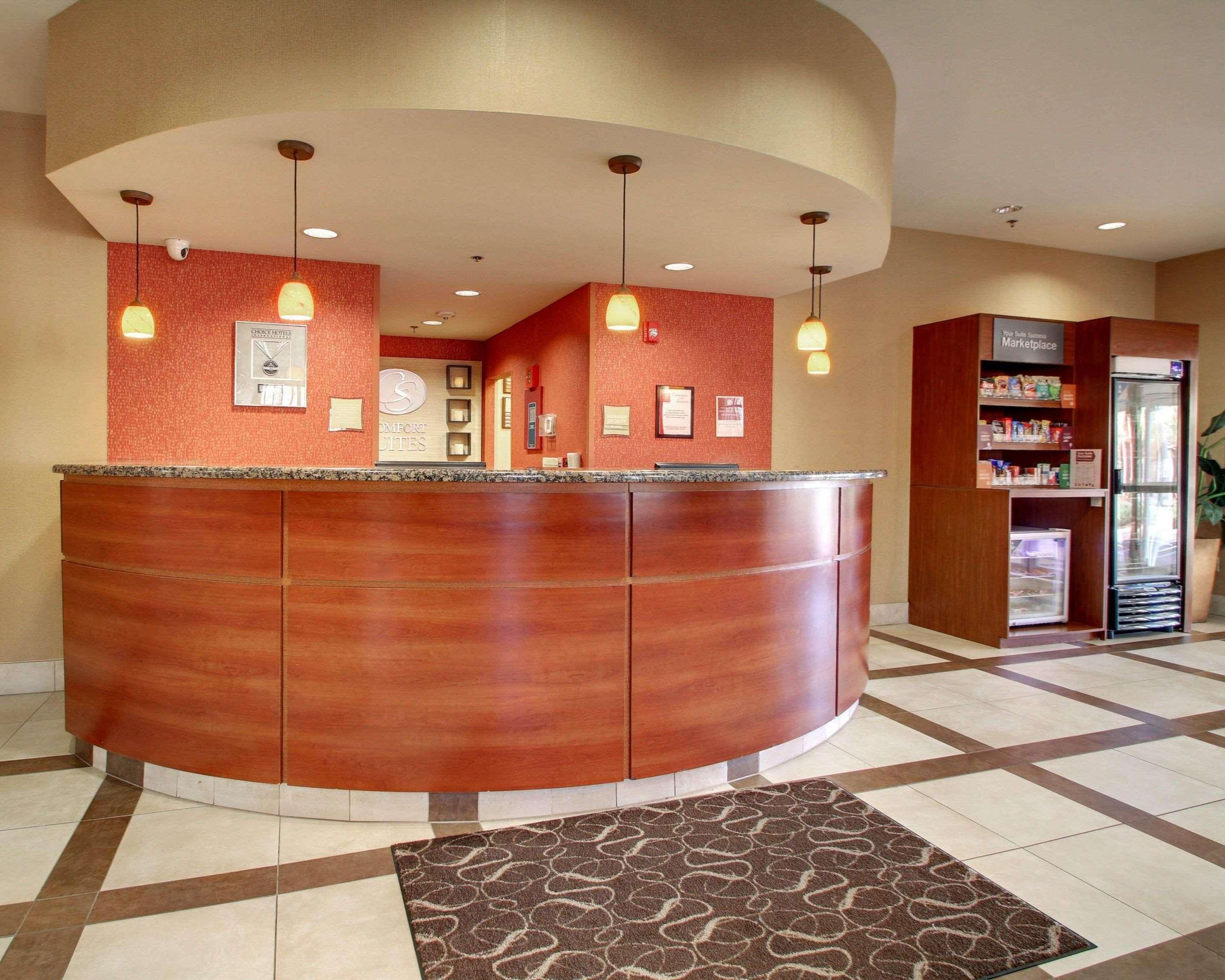Comfort Suites Airport Luckney Extérieur photo
