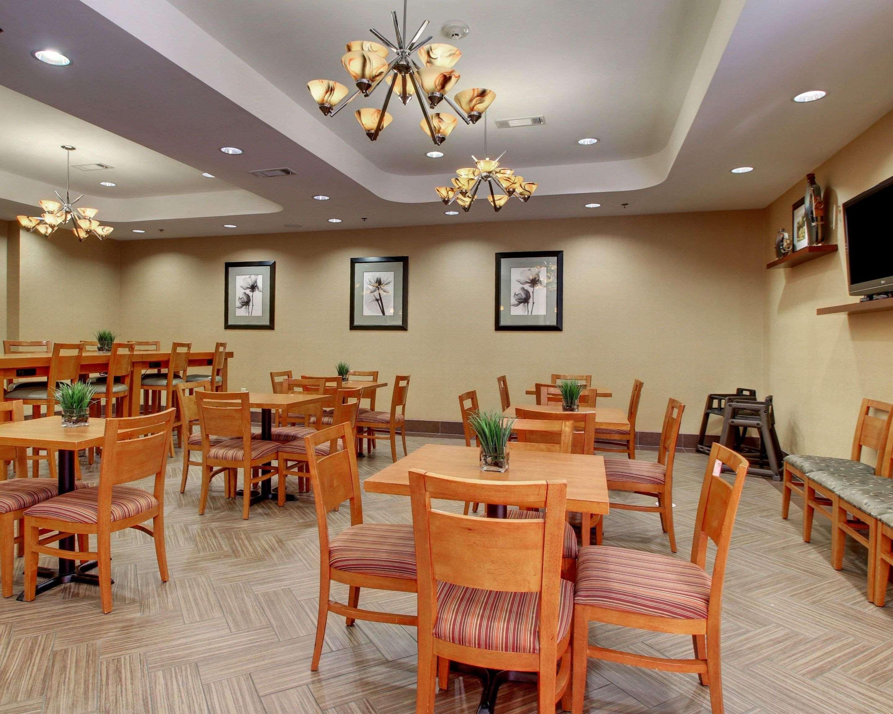 Comfort Suites Airport Luckney Extérieur photo
