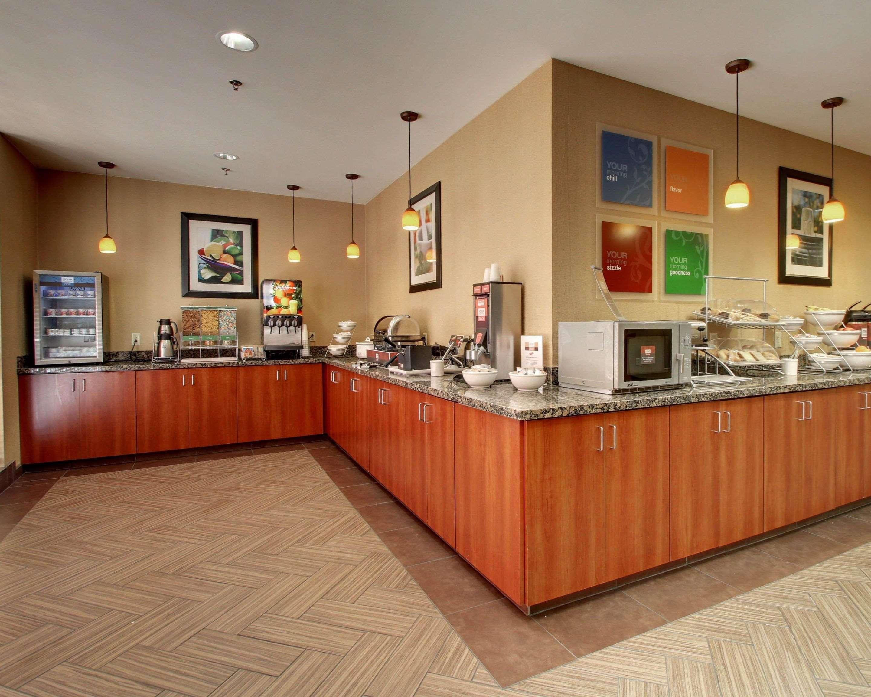 Comfort Suites Airport Luckney Extérieur photo