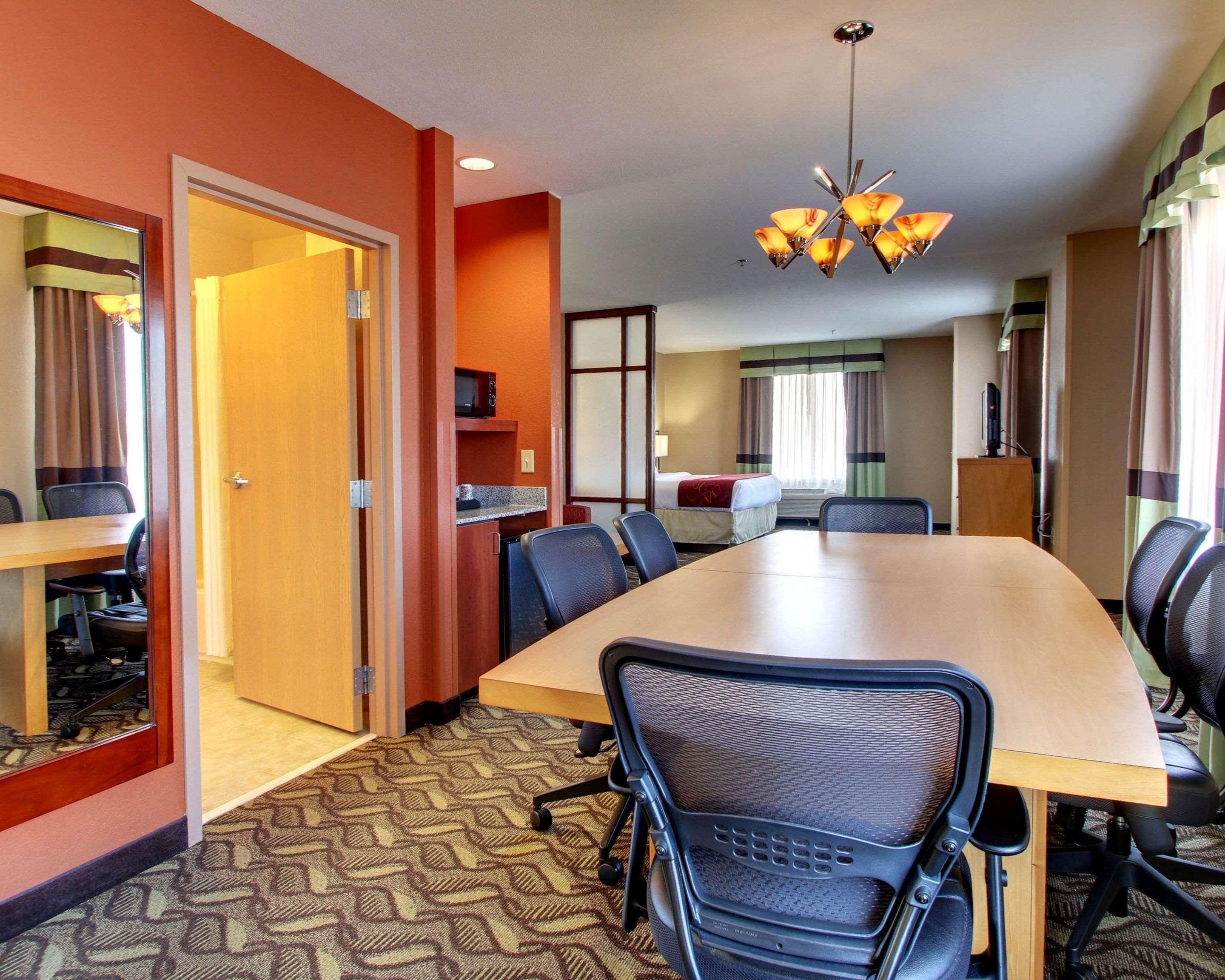 Comfort Suites Airport Luckney Extérieur photo
