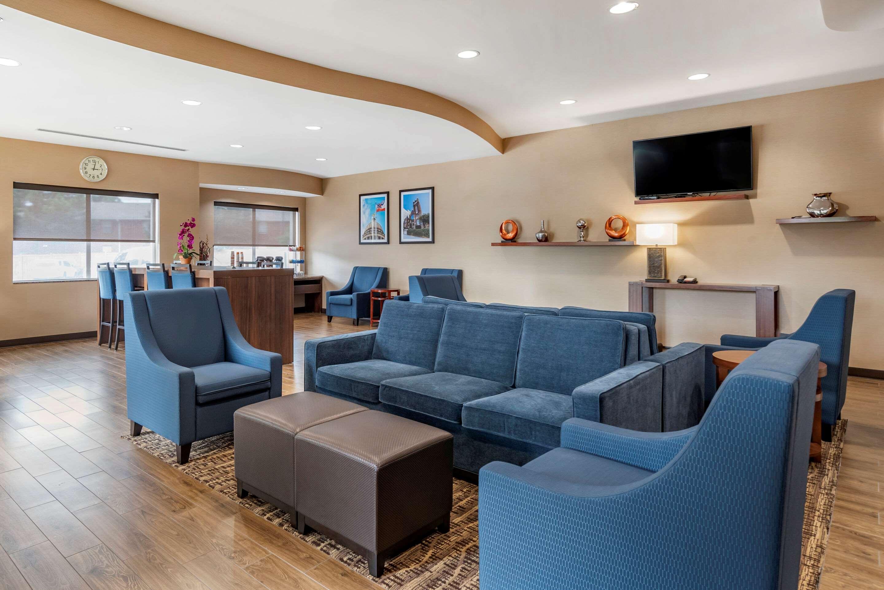 Comfort Suites Airport Luckney Extérieur photo
