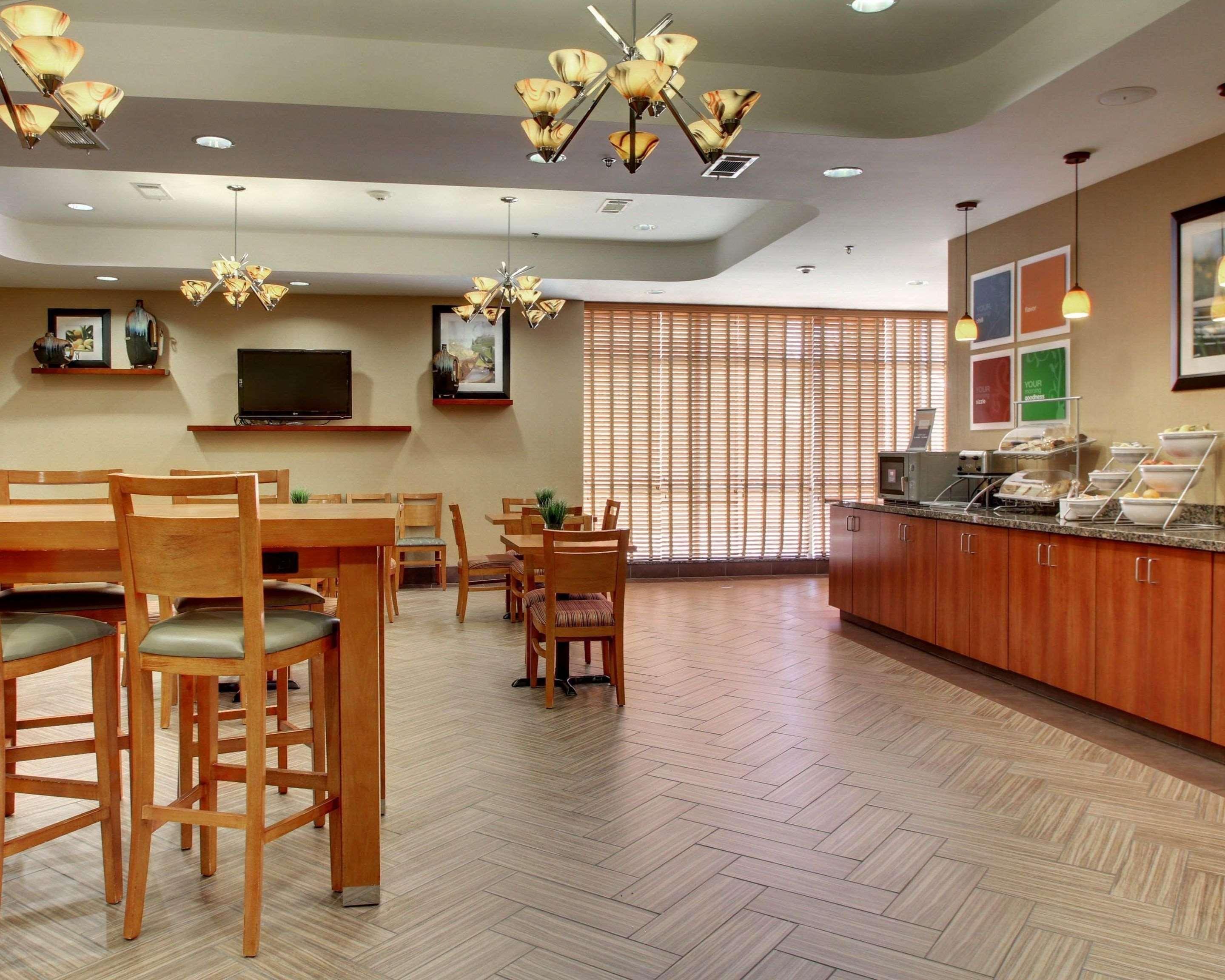 Comfort Suites Airport Luckney Extérieur photo
