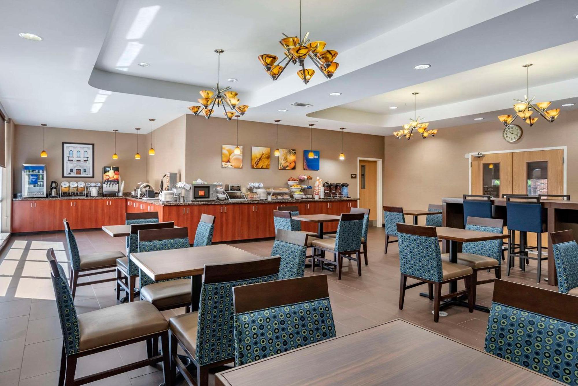 Comfort Suites Airport Luckney Extérieur photo