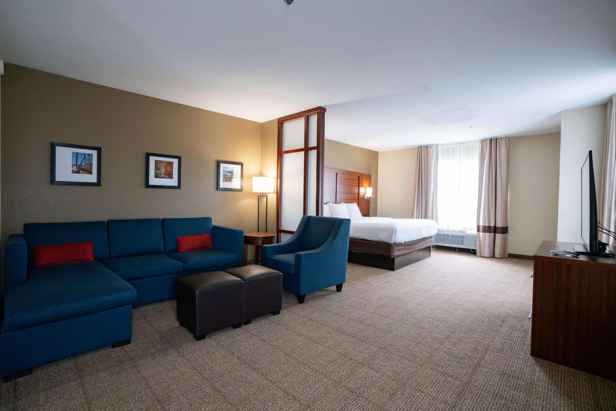 Comfort Suites Airport Luckney Extérieur photo