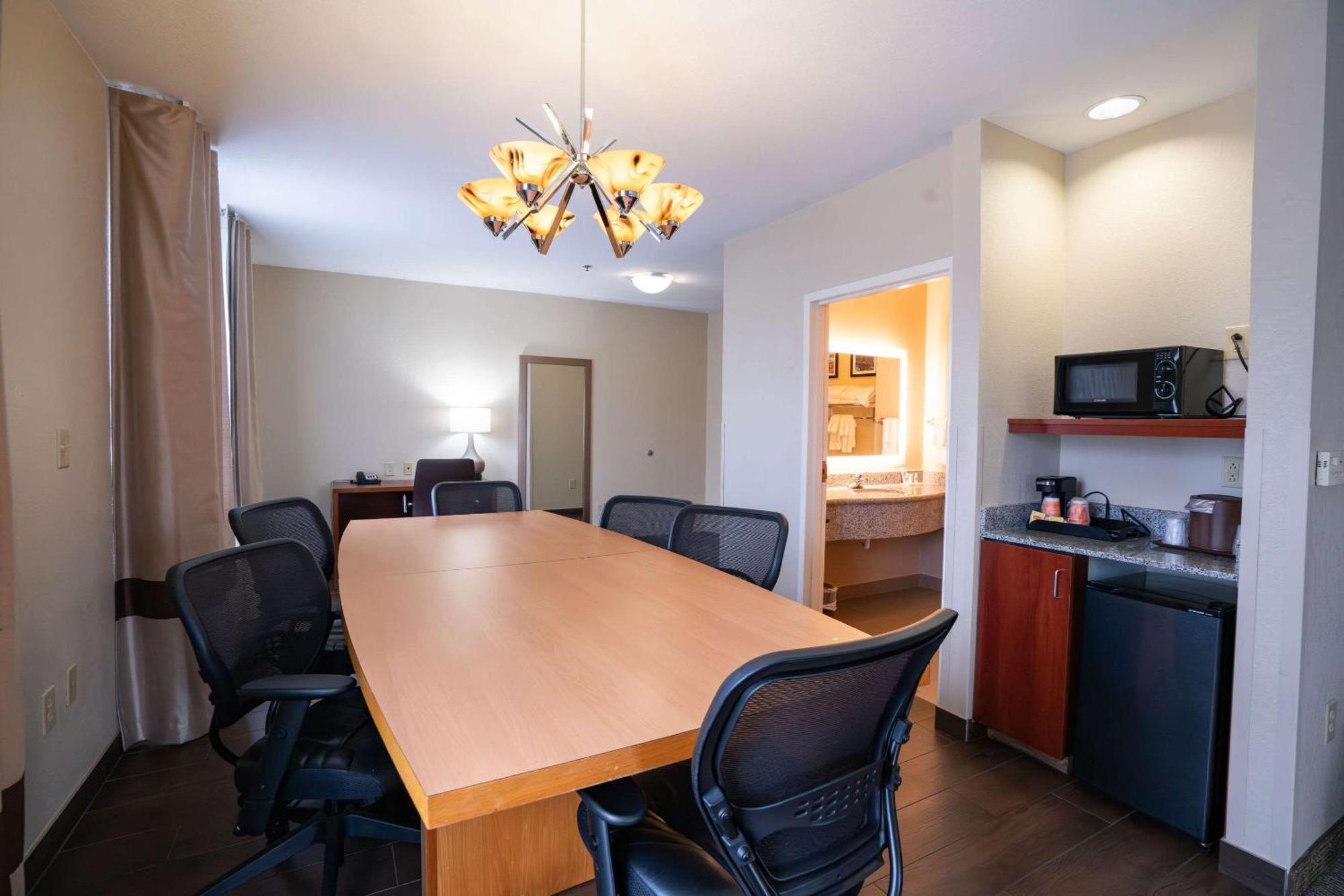 Comfort Suites Airport Luckney Extérieur photo