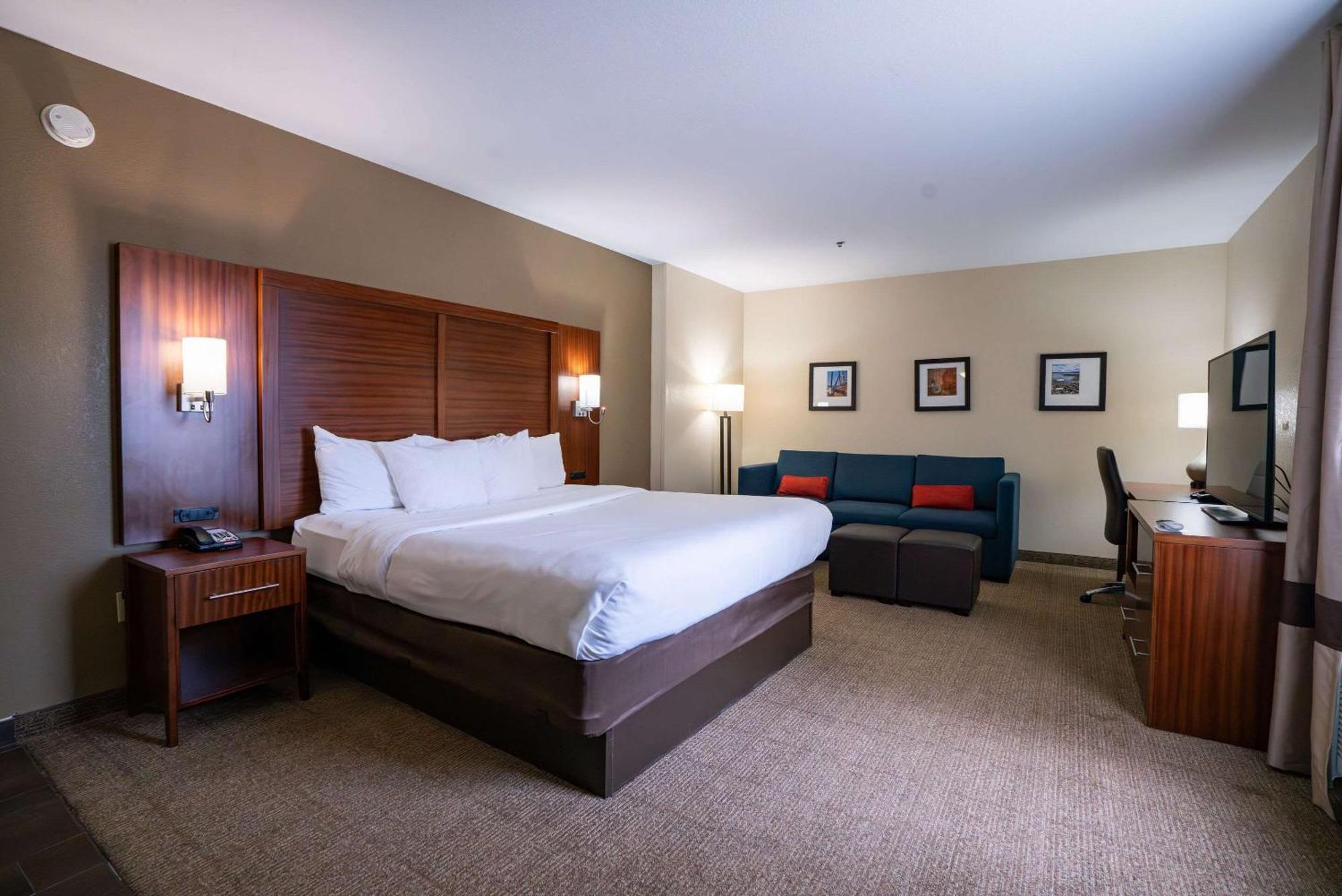 Comfort Suites Airport Luckney Extérieur photo
