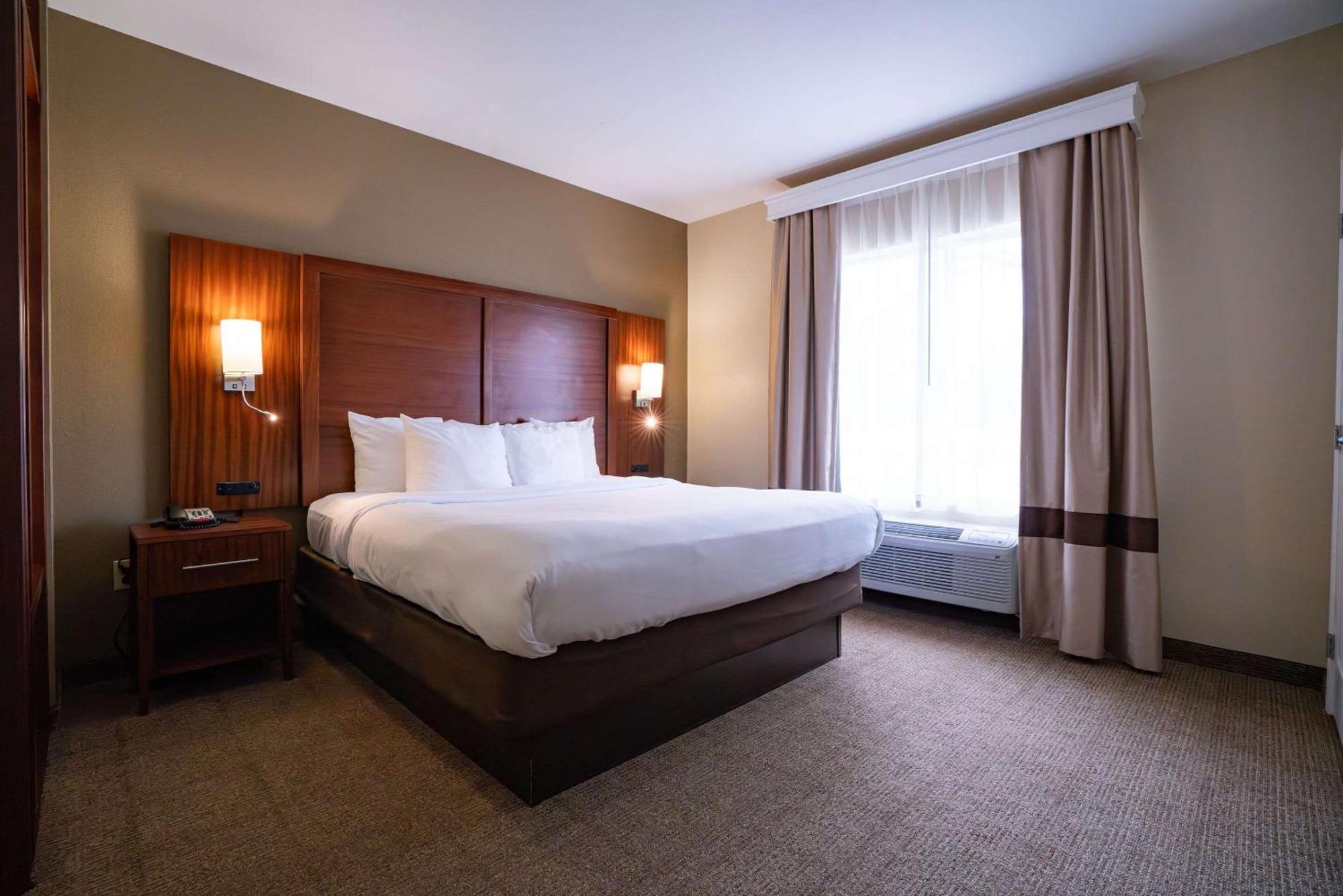 Comfort Suites Airport Luckney Extérieur photo