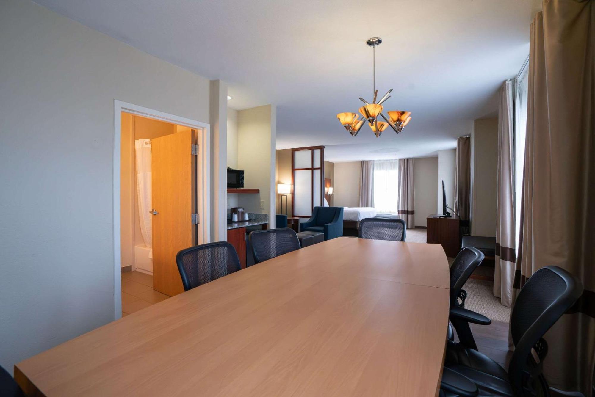 Comfort Suites Airport Luckney Extérieur photo