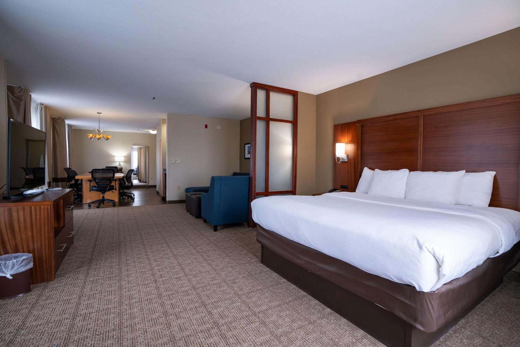 Comfort Suites Airport Luckney Extérieur photo