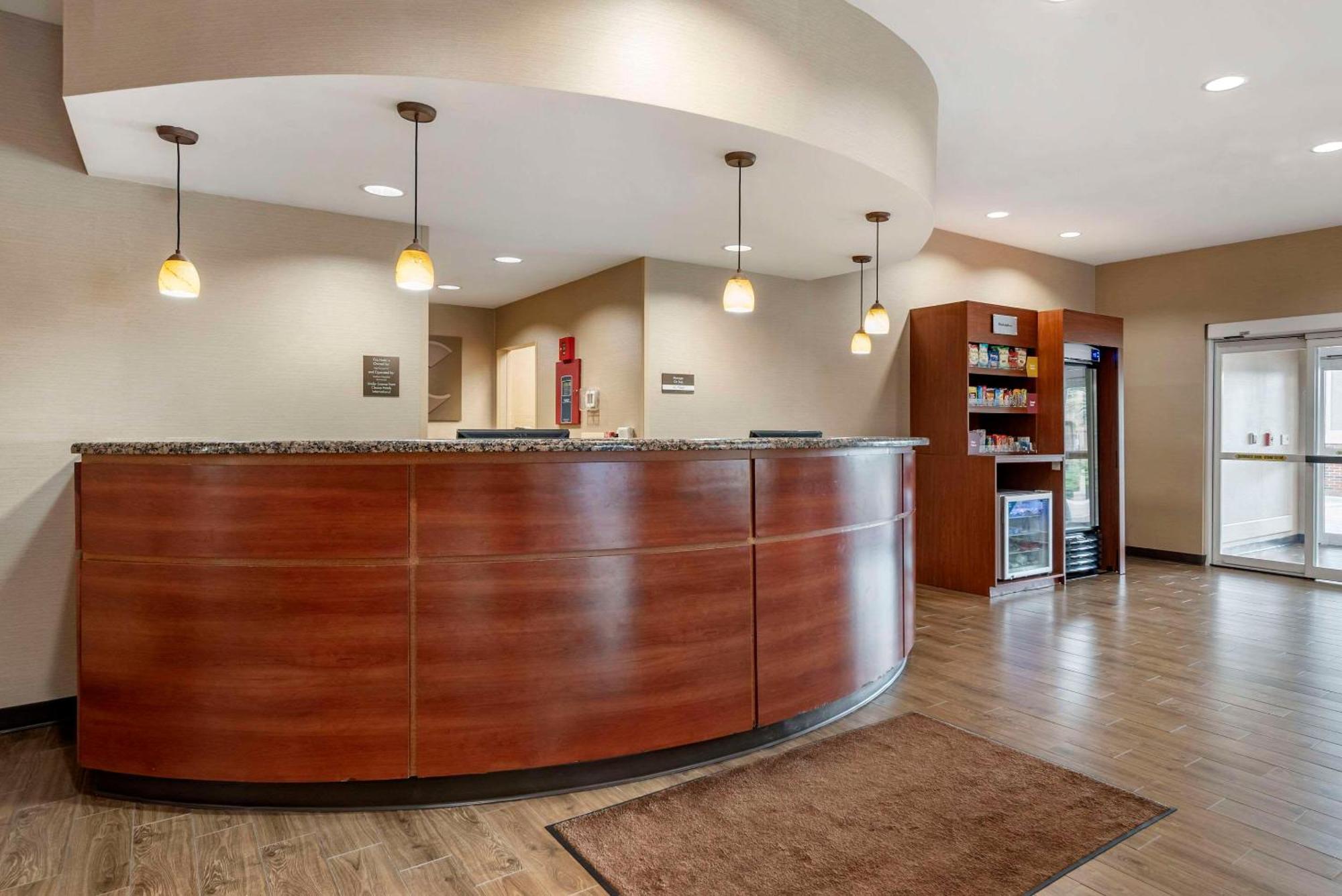 Comfort Suites Airport Luckney Extérieur photo